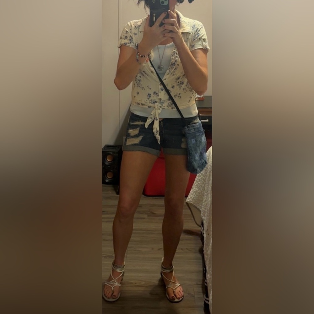 Summer Outfit
Floral Women's Top, Purse
Sandles
Matching Tank & Shorts